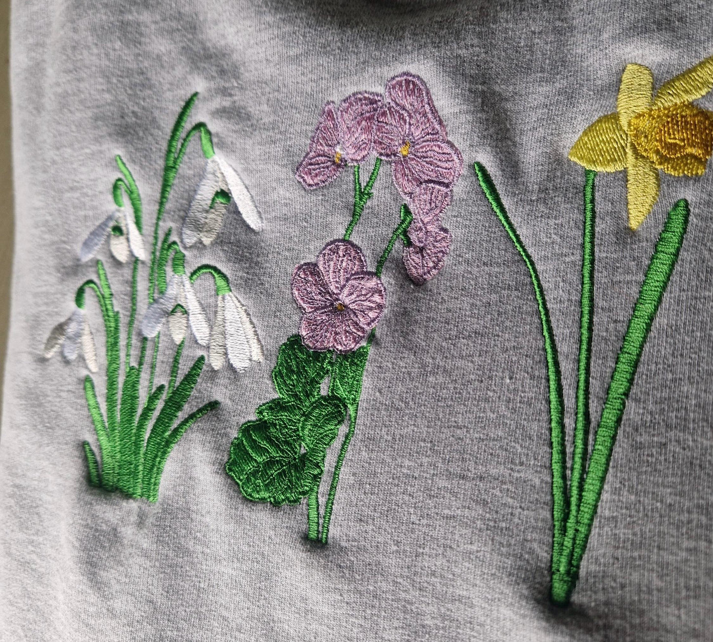 Unique Personalised Gift | Birth Month Flowers | Flowers | Personalised | Sweatshirt | Jumper | Gift | Hobby | Mother’s Day | XS - 6XL